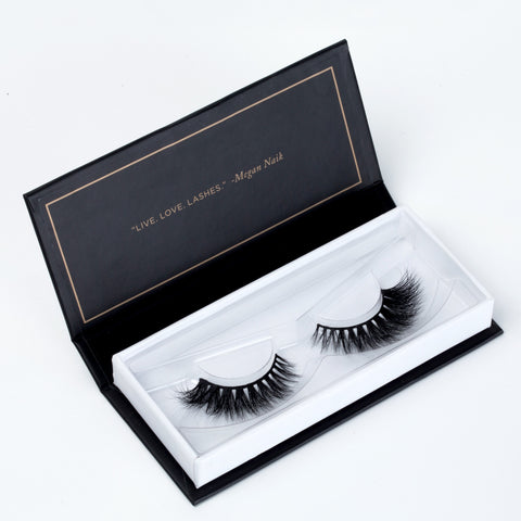 SAMANTHA - BLINKING BEAUTÉ PREMIER LASH COLLECTION