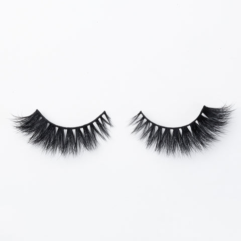 SAMANTHA - BLINKING BEAUTÉ PREMIER LASH COLLECTION